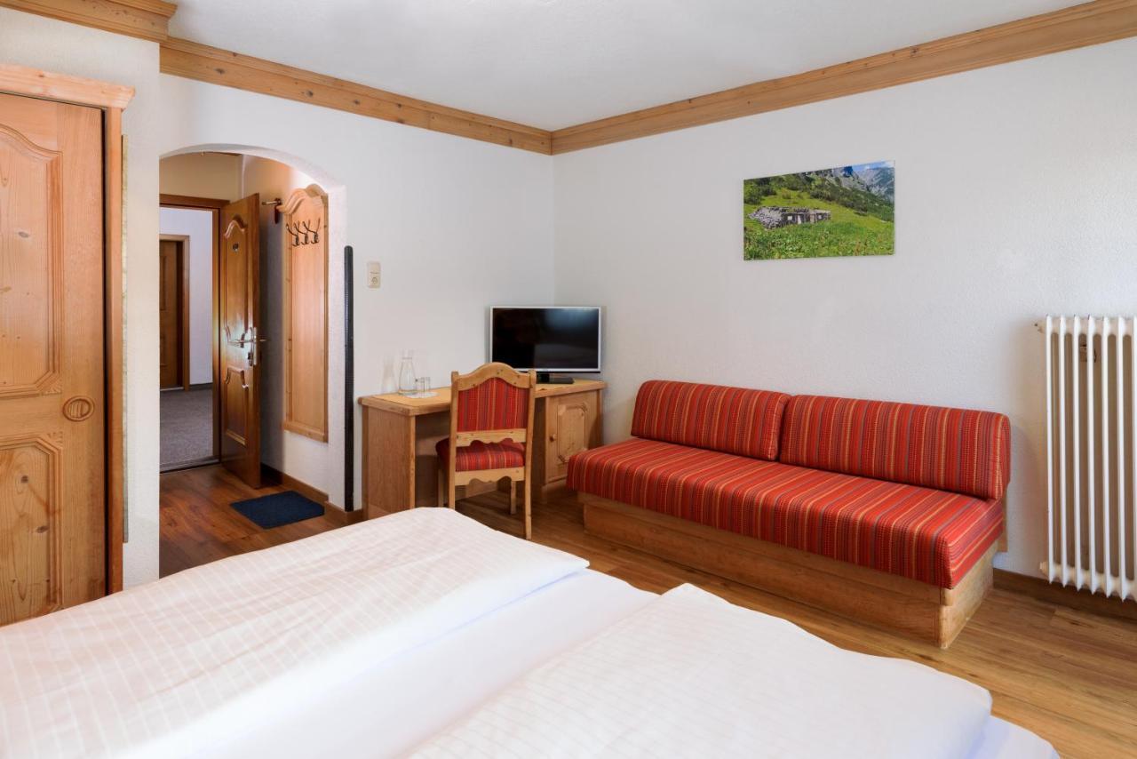 Gasthof Baren Hotel Holzgau Bagian luar foto