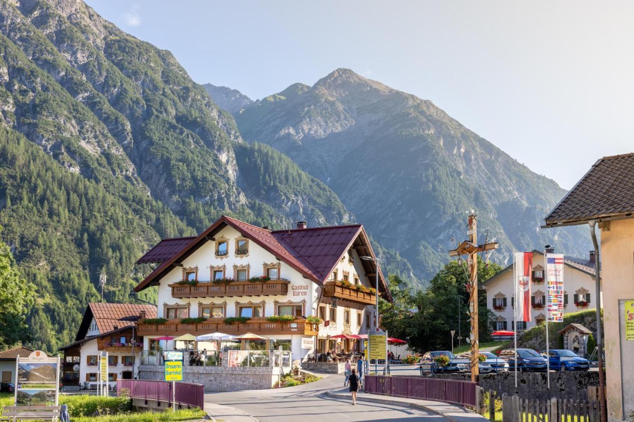 Gasthof Baren Hotel Holzgau Bagian luar foto