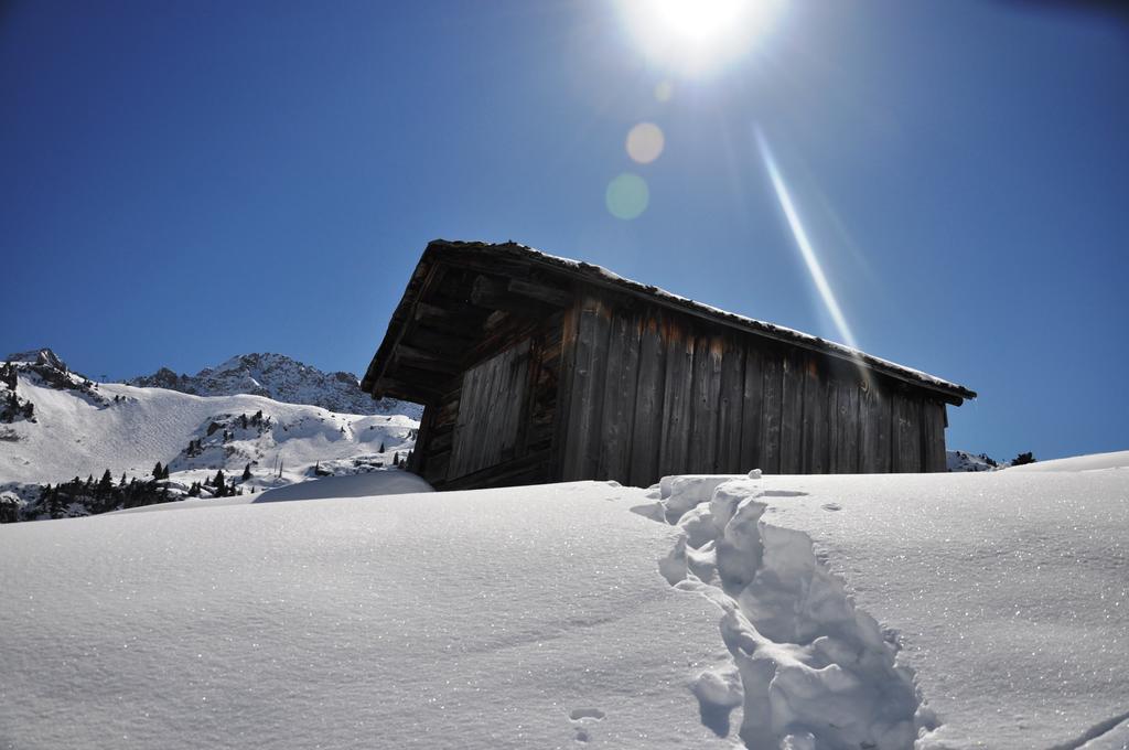 Gasthof Baren Hotel Holzgau Bagian luar foto