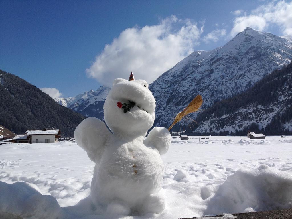 Gasthof Baren Hotel Holzgau Bagian luar foto