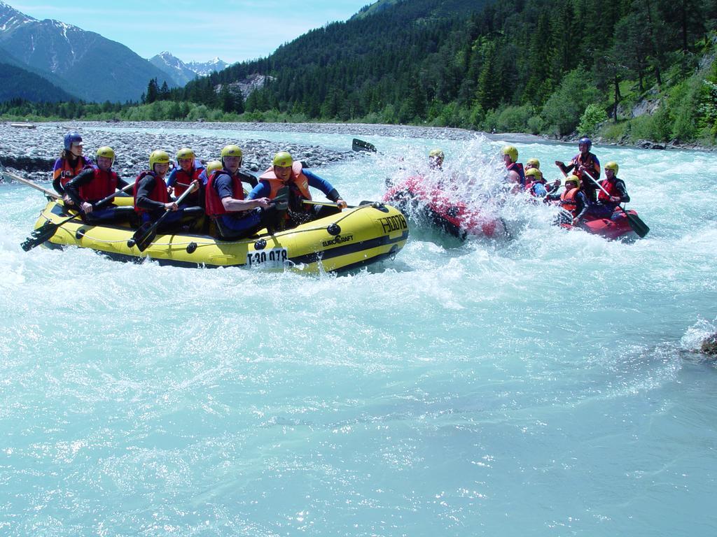 Gasthof Baren Hotel Holzgau Bagian luar foto