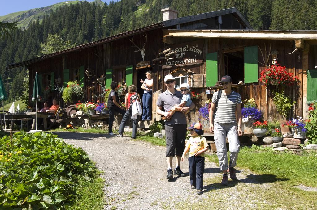 Gasthof Baren Hotel Holzgau Bagian luar foto